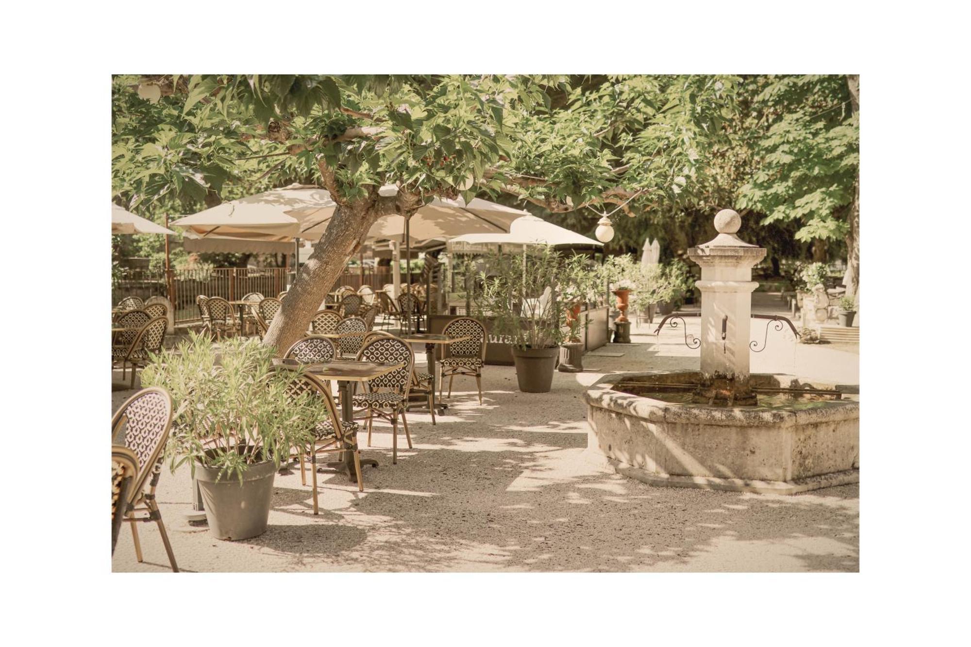 Hotel Restaurant Du Parc En Bord De Riviere Fontaine-de-Vaucluse Buitenkant foto