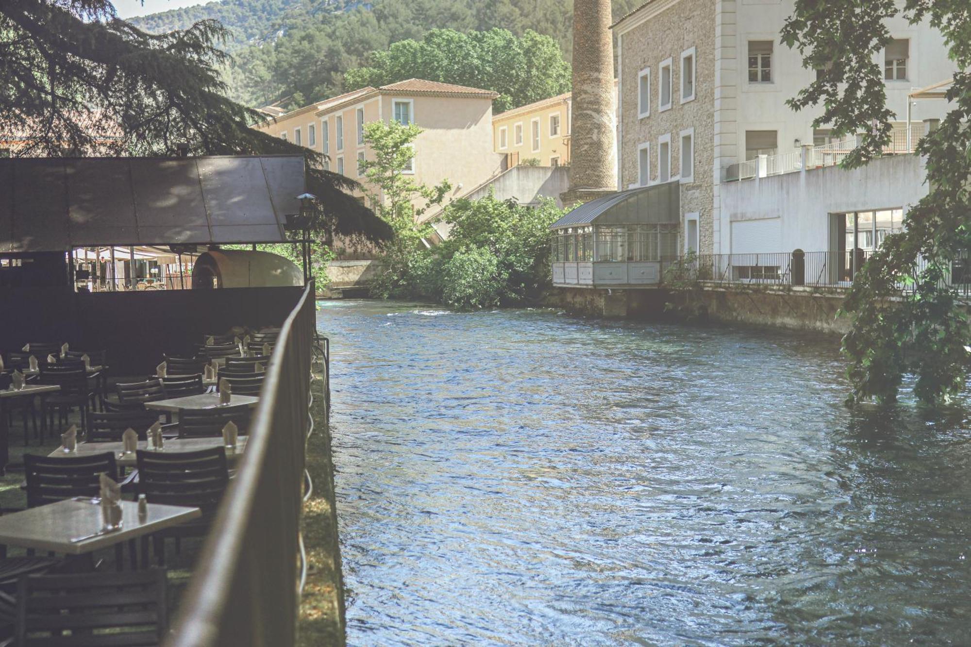Hotel Restaurant Du Parc En Bord De Riviere Fontaine-de-Vaucluse Buitenkant foto