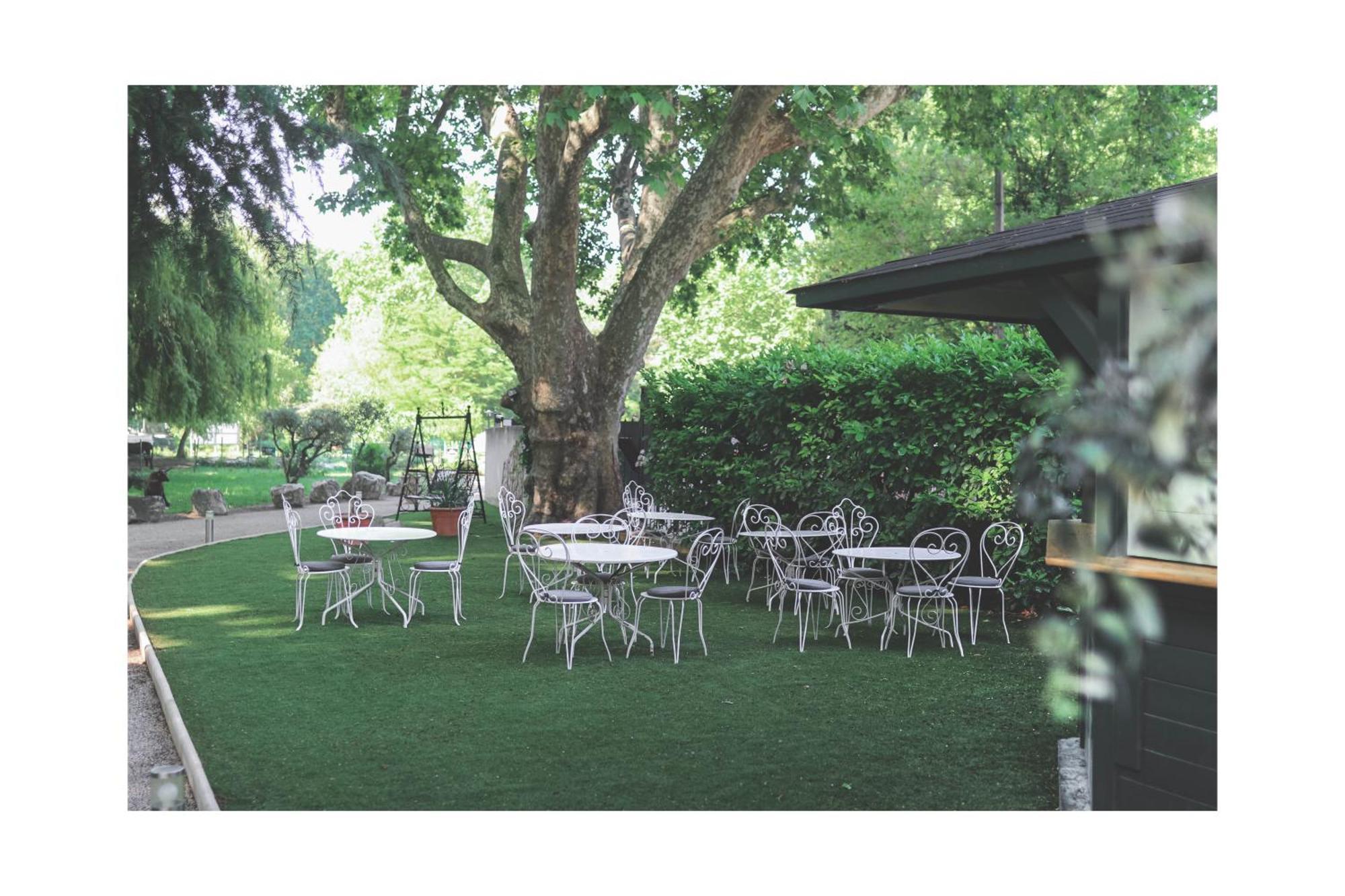 Hotel Restaurant Du Parc En Bord De Riviere Fontaine-de-Vaucluse Buitenkant foto