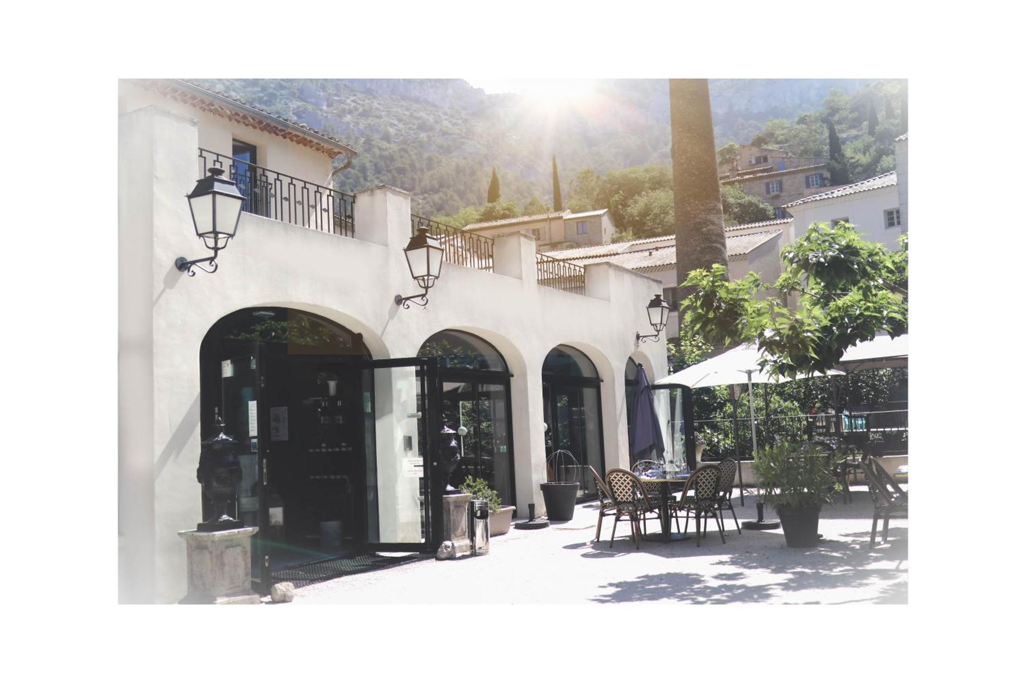 Hotel Restaurant Du Parc En Bord De Riviere Fontaine-de-Vaucluse Buitenkant foto