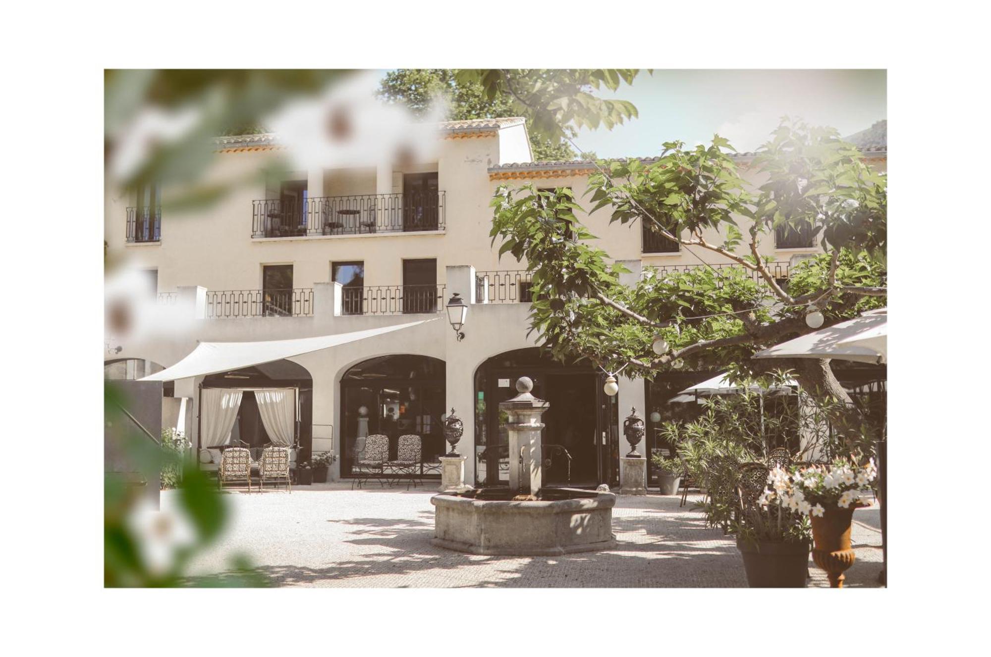 Hotel Restaurant Du Parc En Bord De Riviere Fontaine-de-Vaucluse Buitenkant foto