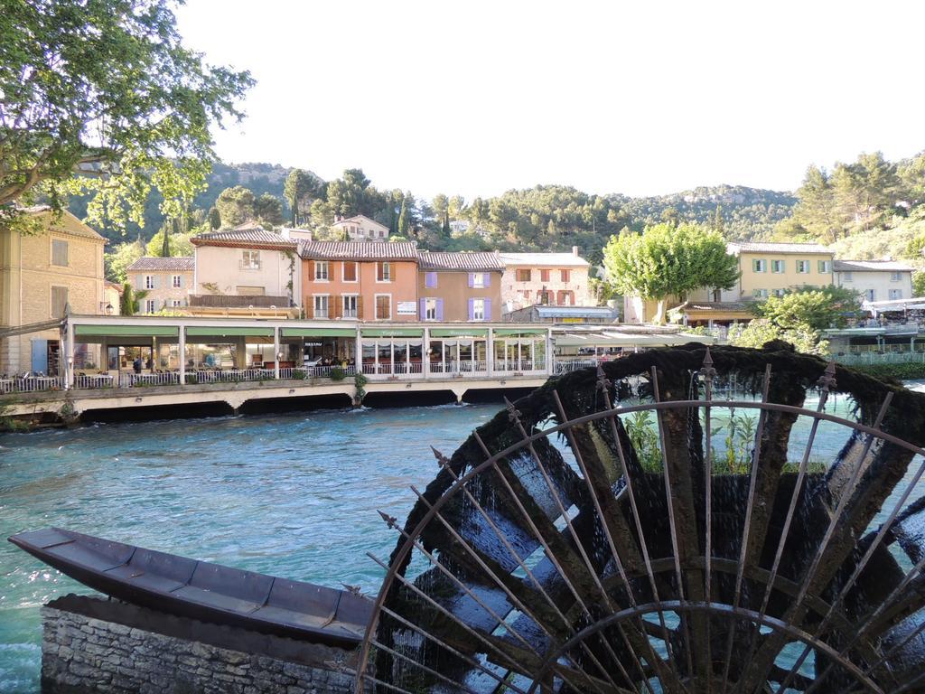 Hotel Restaurant Du Parc En Bord De Riviere Fontaine-de-Vaucluse Buitenkant foto