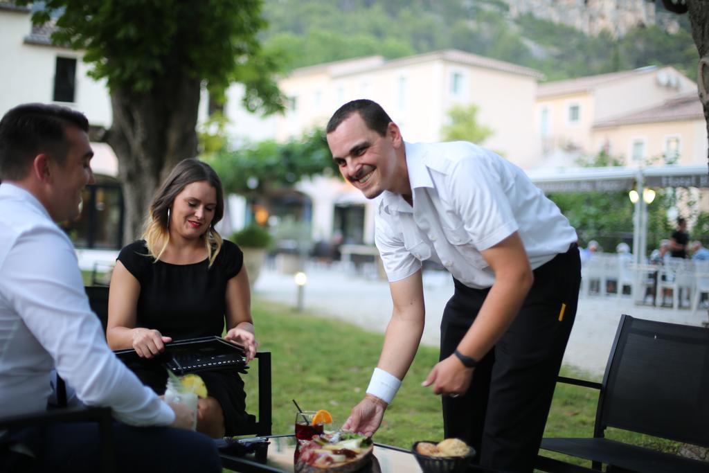 Hotel Restaurant Du Parc En Bord De Riviere Fontaine-de-Vaucluse Buitenkant foto