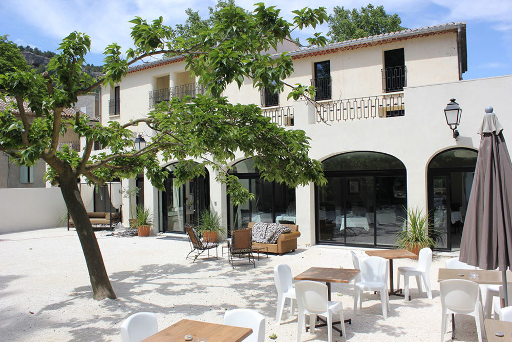 Hotel Restaurant Du Parc En Bord De Riviere Fontaine-de-Vaucluse Buitenkant foto