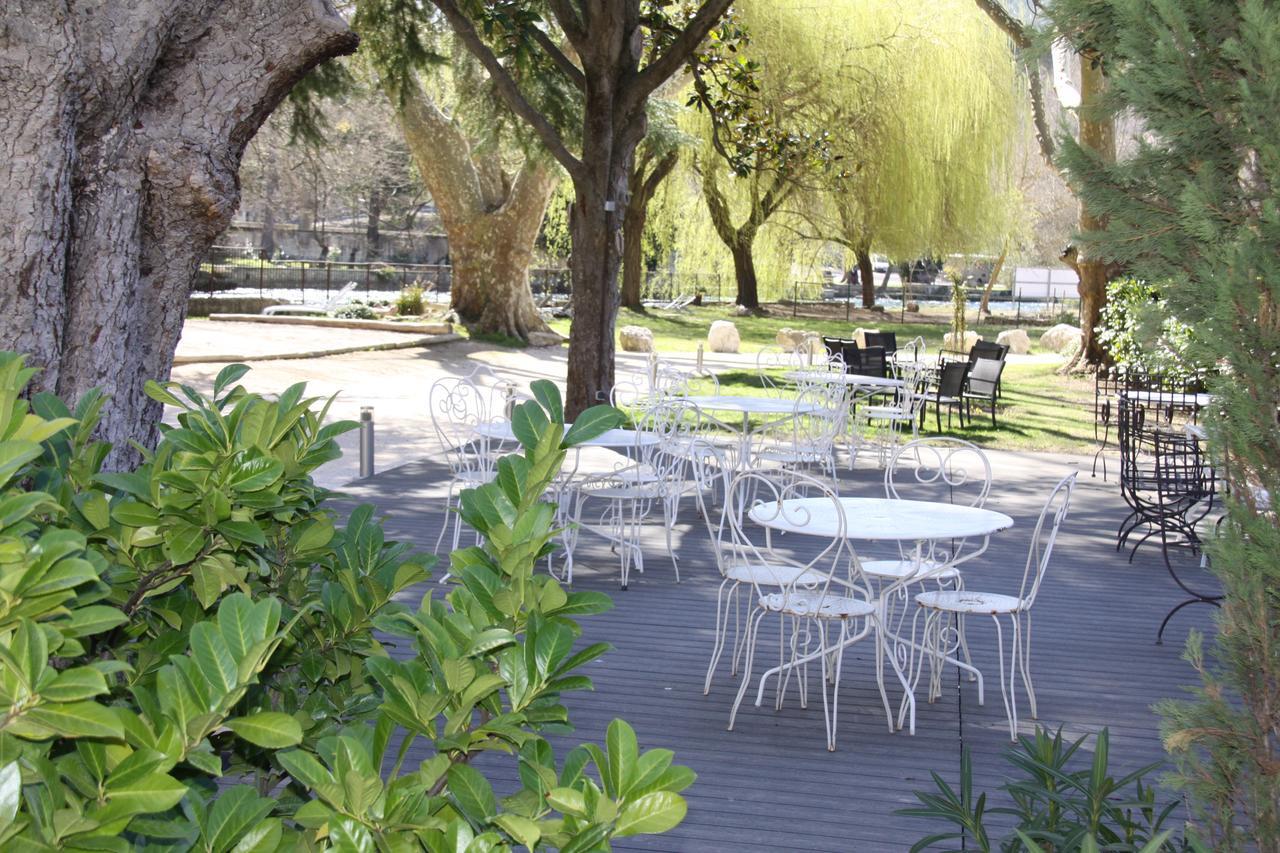 Hotel Restaurant Du Parc En Bord De Riviere Fontaine-de-Vaucluse Buitenkant foto